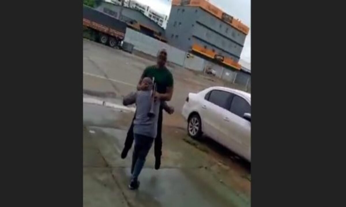 Filho toca Hino Nacional para anunciar ao pai que passou na PMDF - REPRODUÇÃO/ARQUIVO PESSOAL