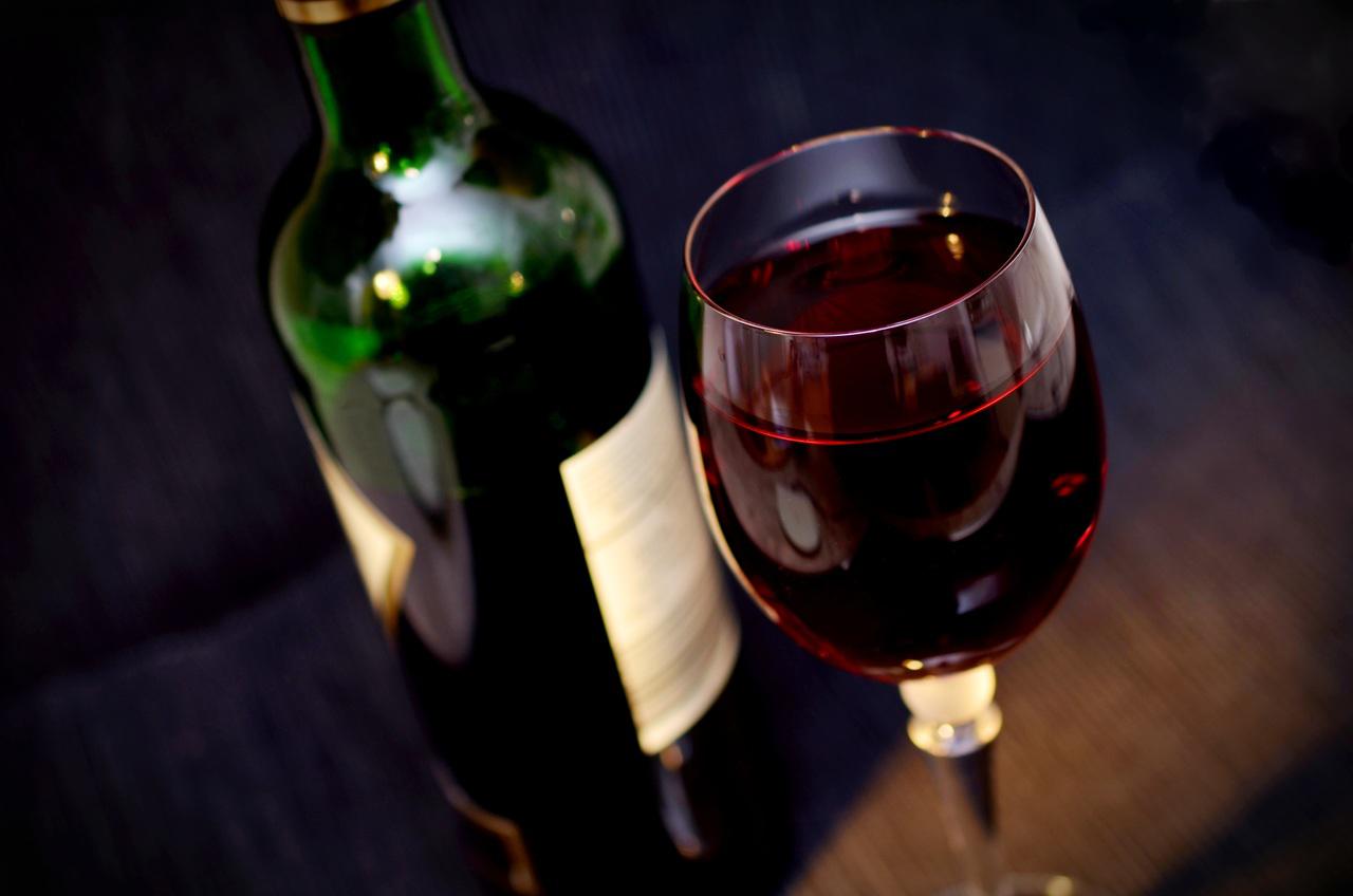 Black Friday: lojas de vinhos prometem descontos e até sorteios de viagens - PxHere