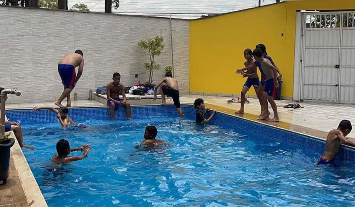 Crianças pedem e mulher 'empresta' piscina; internautas se emocionam - Arquivo pessoal 