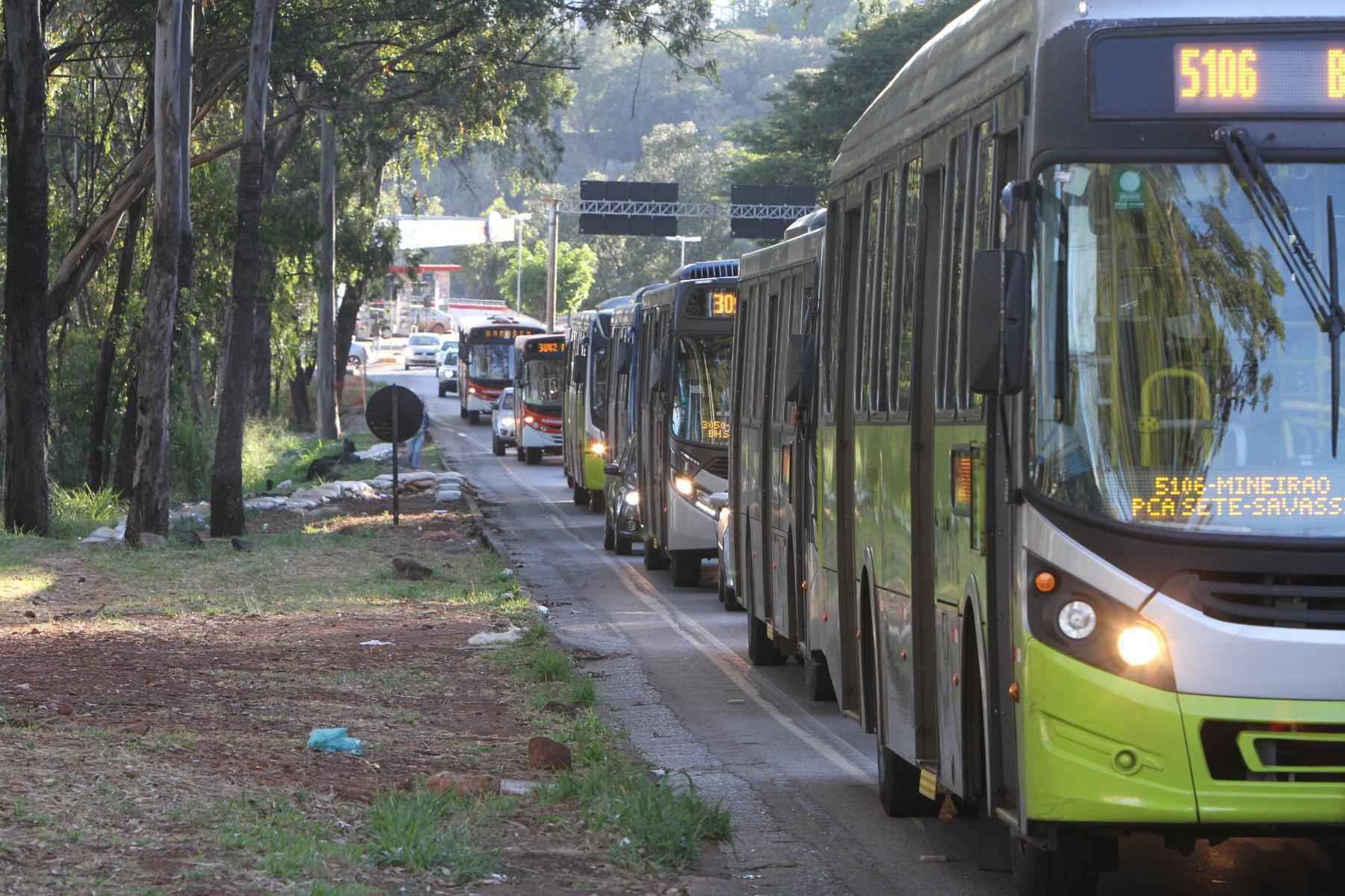 Motoristas de ônibus de BH mantêm greve nesta segunda-feira (22/11) - Edesio Ferreira/EM/D.A Press