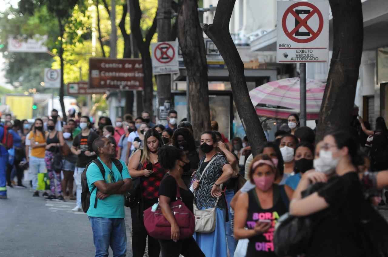 Greve dos ônibus: apesar da suspensão, pontos em BH estão cheios  - Túlio Santos/EM/D.A Press