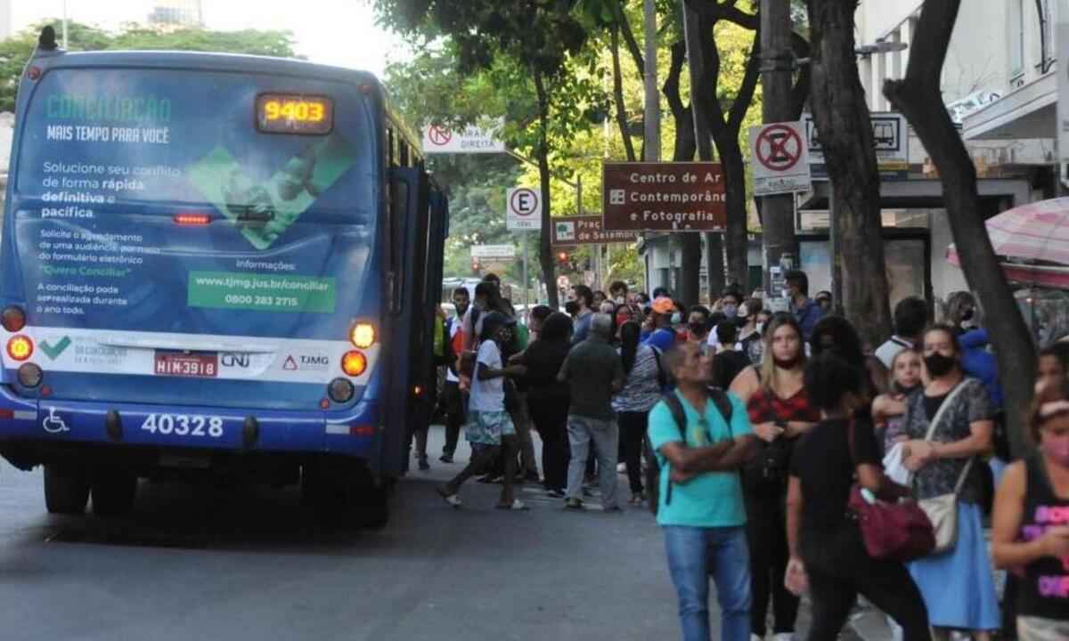 'Conta não fecha': empresas de ônibus veem 'colapso', e sindicato rebate - Túlio Santos/EM/D.A Press
