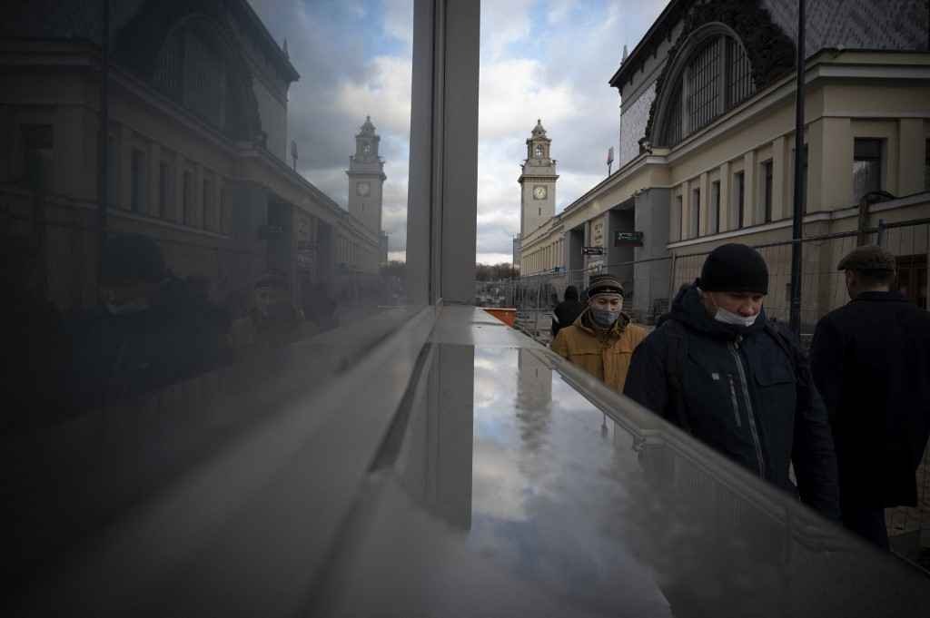 Médicos convidam personalidades antivacina a visitarem hospitais na Rússia - Natalia KOLESNIKOVA / AFP