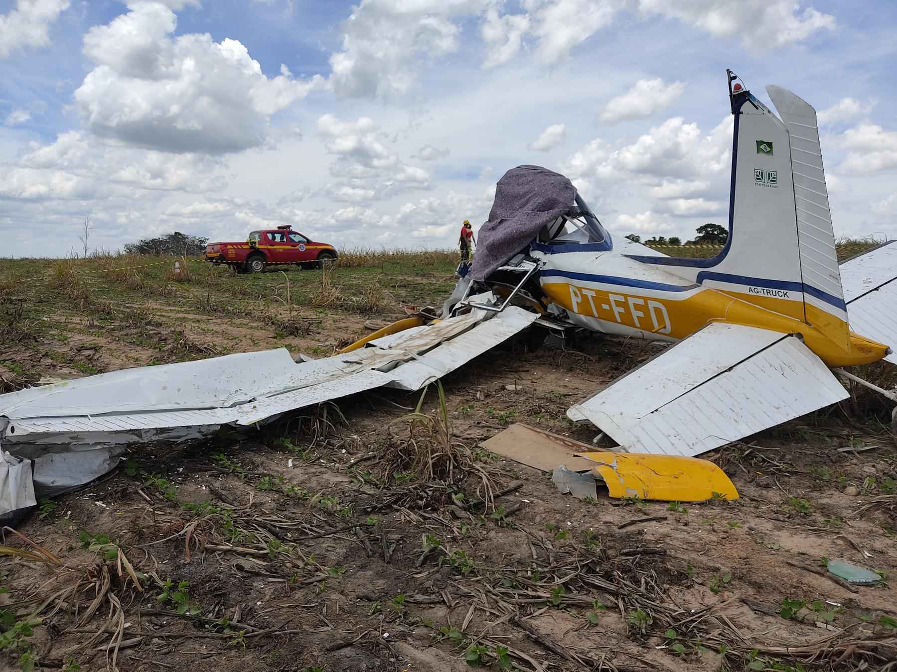 Avião cai e mata uma pessoa - CBMMG