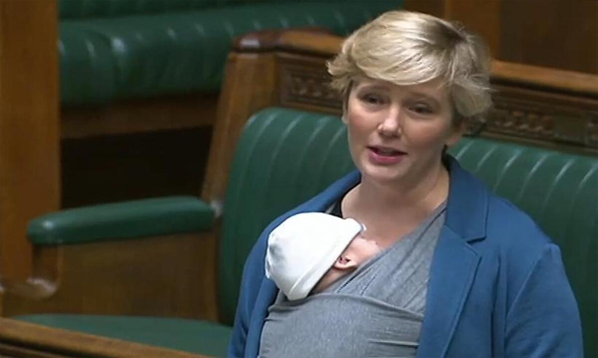 Deputada britânica é advertida por levar seu bebê ao Parlamento - Handout / PRU / AFP