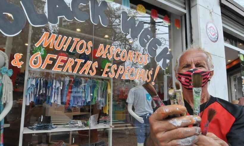 Conheça o pintor que decorou mais de 40 vitrines só para esta Black Friday - Gladyston Rodrigues/EM/DA Press