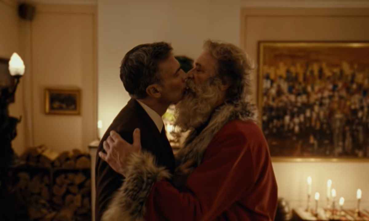 Papai Noel gay é tema de propaganda natalina na Noruega; veja vídeo  - Norway Post/Reprodução 
