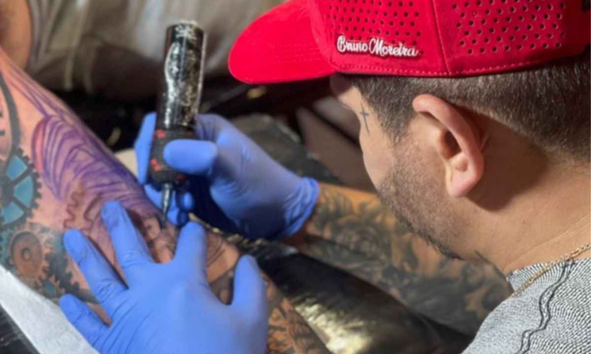 Neonazismo: homens pedem tatuagem de suástica, mas tatuadores se negam - Arquivo Pessoal/Reprodução 