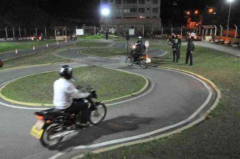 Homem tenta subornar civis em exame de direção e é preso na Grande BH - Marcos Vieira/EM/D.A Press