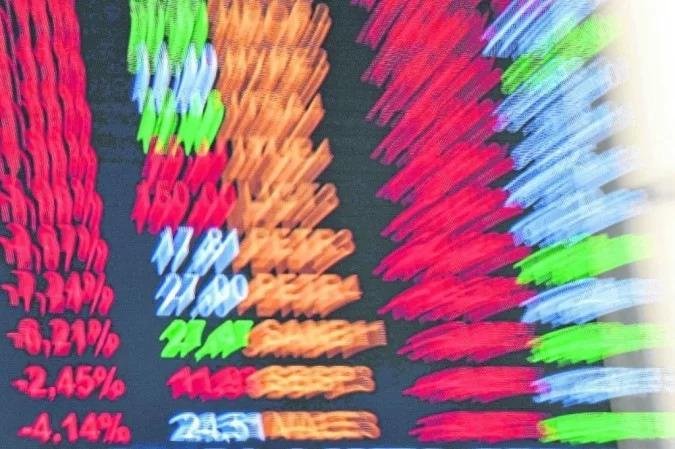 Nova variante ômicron da Covid-19 gera pânico nos mercados - AFP