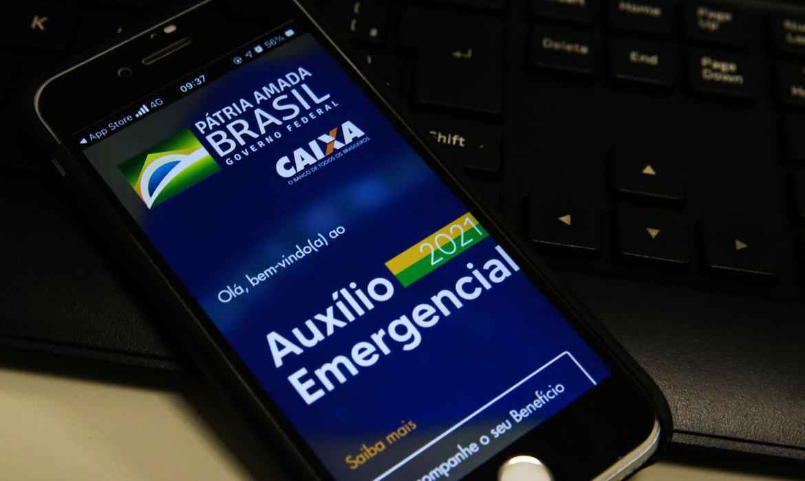 Governo cobra devolução de auxílio emergencial recebido indevidamente - Marcello Casal Jr/Agência Brasil