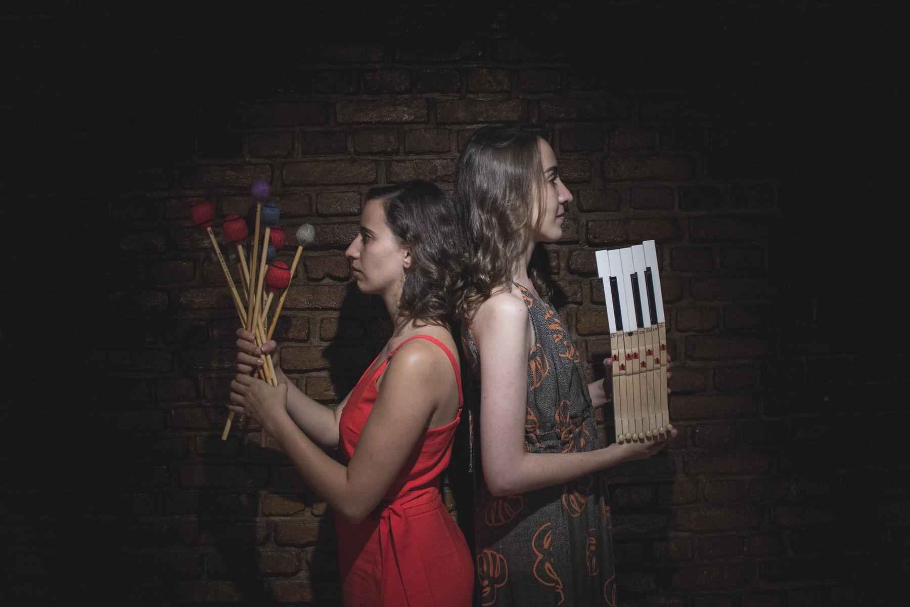 Luísa e Natália Mitre, do Duo Mitre, e Lívia Itaborahy fazem show virtual - Henrique Bocelli/Divulgação