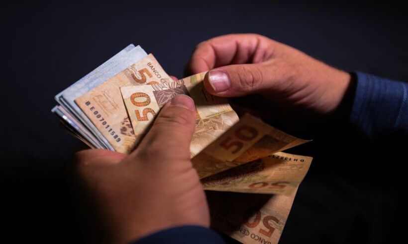 O que fazer com o 13º salário? Confira dicas de especialistas  - Marcello Casal Jr/Agência Brasil 