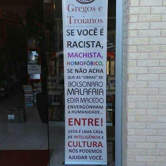 Edir Macedo perde processo contra donos de sebo por placa na porta - Reprodução