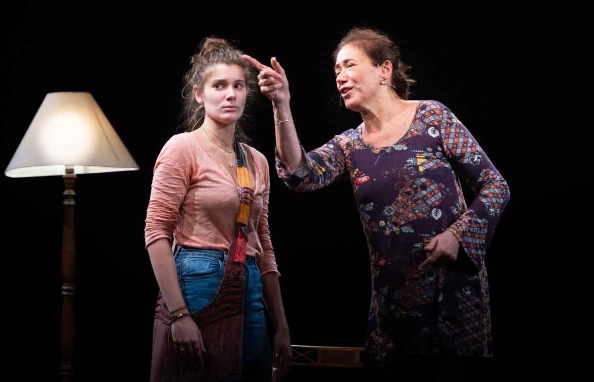 Lilia Cabral divide o palco com a filha, Giulia Bertolli, em ''A lista'' - Ricardo Brajterman/Divulgação