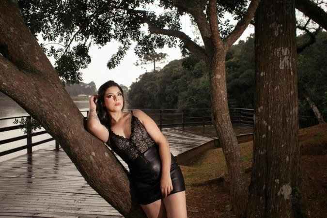 Jovem foi obrigada a cavar a própria cova antes de ser executada - Amanda Albach/Facebook/Reprodução)
