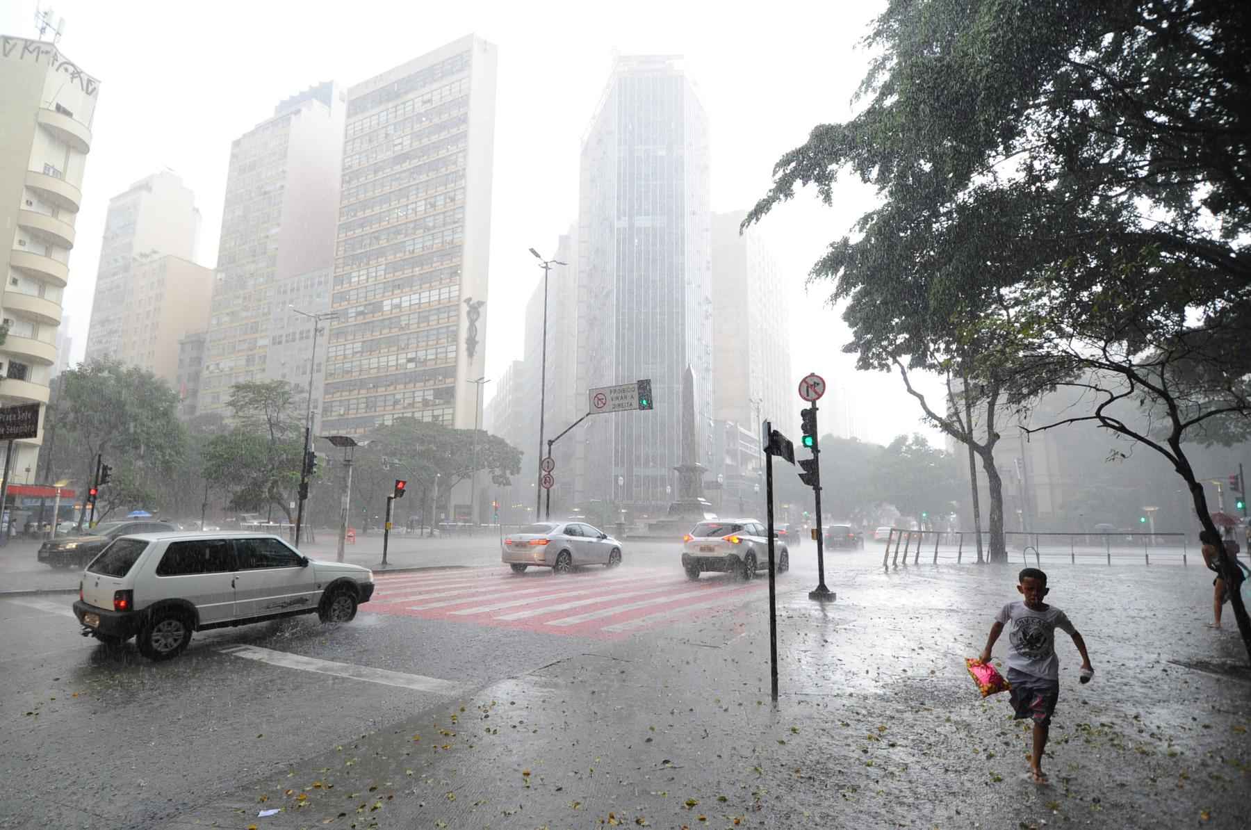 Chuva em BH: em 24h, Defesa Civil atende 120 solicitações de vistorias - Juarez Rodrigues/EM/D.A Press