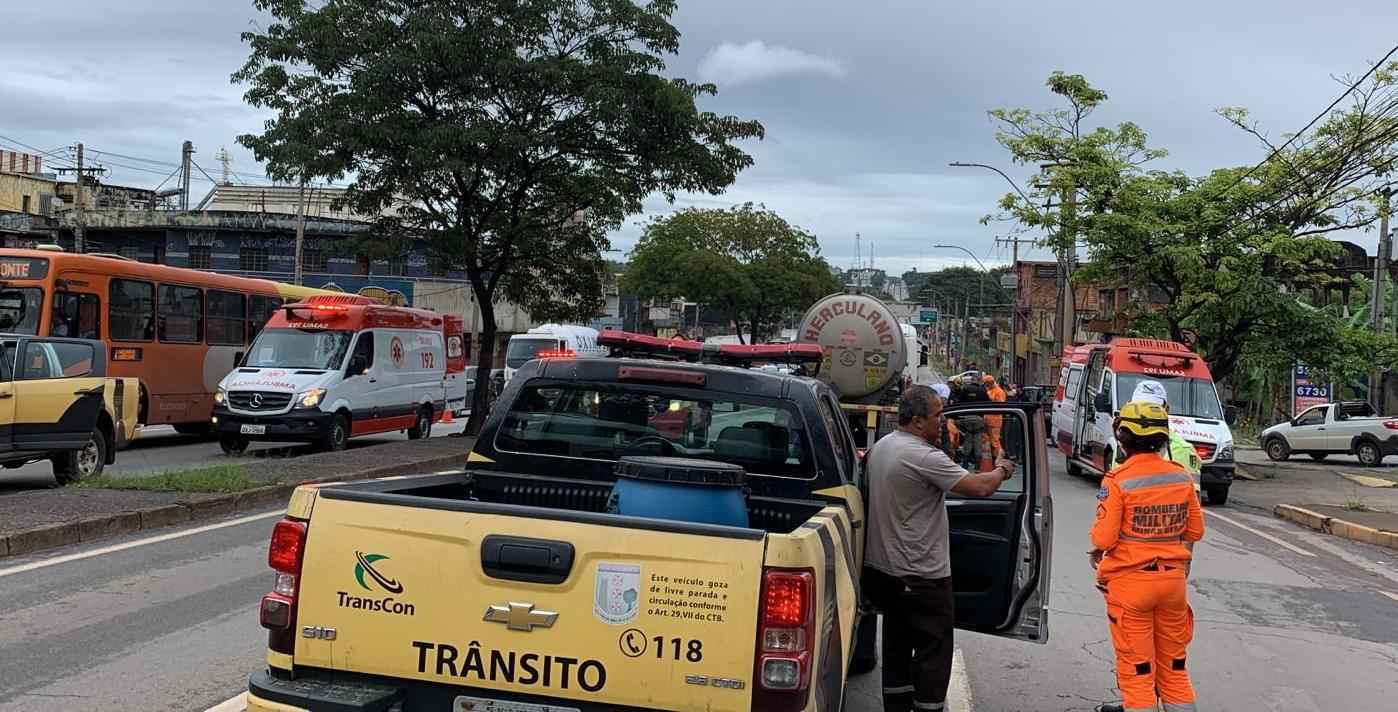 Colisão entre carreta e moto em BH deixa piloto em estado grave - Reprodução/Redes Sociais