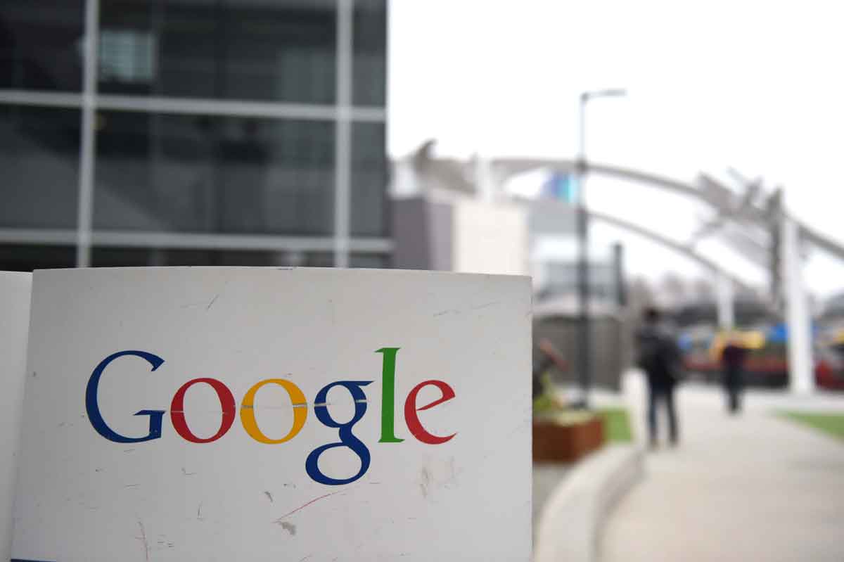 Google dará bônus a todos os funcionários, inclusive estagiários - Amy Osborne/ AFP