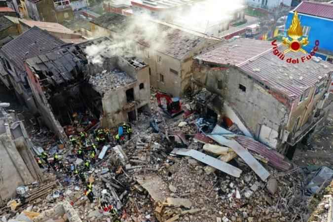 Desabamento de prédio em Sicília (ITA) mata três e deixa seis desaparecidos - Vigili del Fuoco / AFP