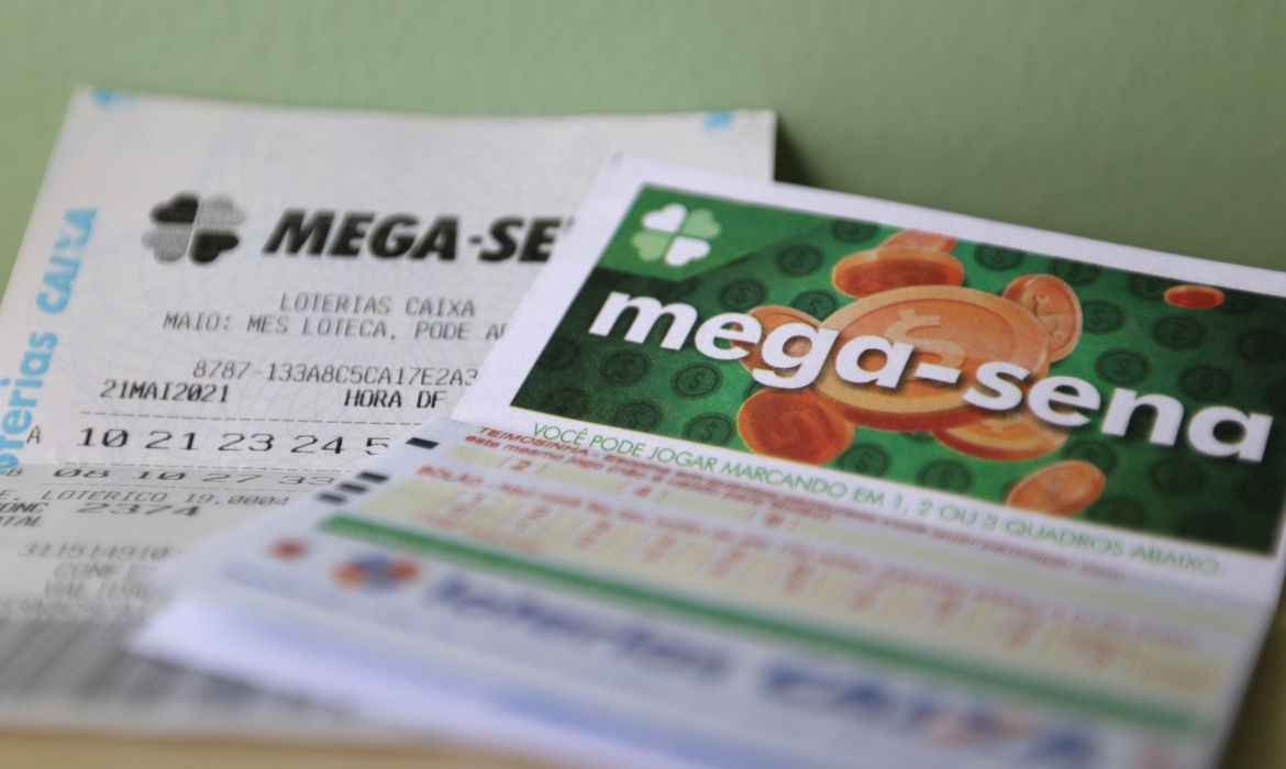 Nenhum apostador acerta Mega-Sena e prêmio acumula em R$ 6,5 milhões - Tânia Rêgo/Agência Brasil