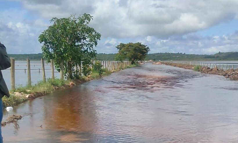 BA: chuva provoca alagamento e estrada entre Trancoso e Caraíva é bloqueada - Reprodução/WhatsApp