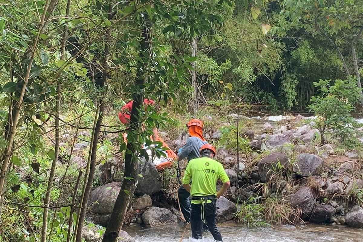 Três morrem e 16 são resgatados após tromba d'água atingir cachoeira em SP - Corpo de Bombeiros/Divulgação