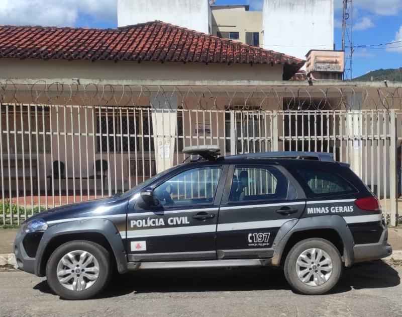 Mulher é presa suspeita de mandar matar o marido - Reprodução/PCMG