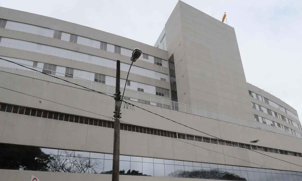 Morador de rua é esfaqueado em frente a hospital no Barreiro - Paulo Filgueiras/EM/D.A Press - 14/12/2017