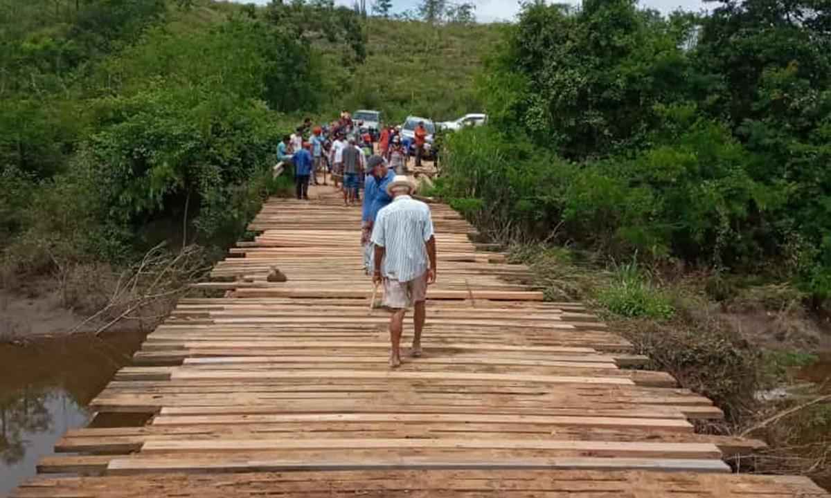 Prefeitos encaram estragos e tentam reconstruir estradas no Jequitinhonha - Reprodução/Facebook BR-367