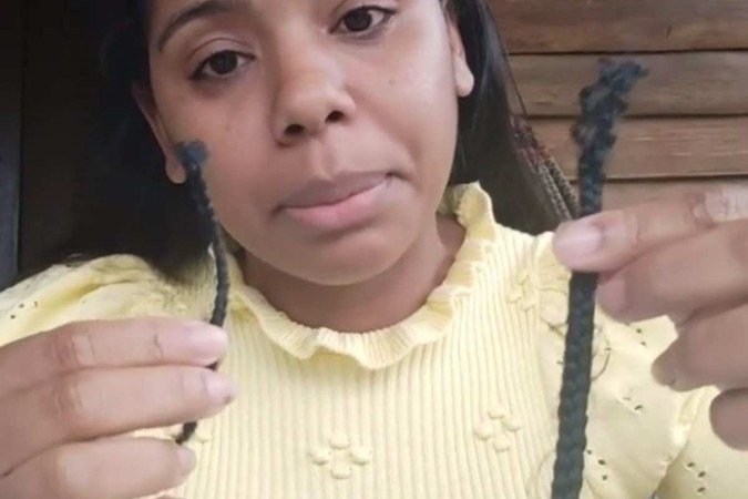 Jovem negra tem tranças cortadas e mãe denuncia racismo - Reprodução/Instagram