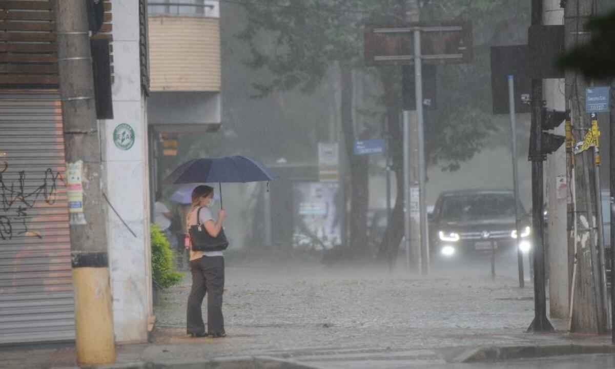Defesa Civil: BH pode ter chuva de granizo nas próximas 2 horas  - Leandro Couri/EM/D.A Press
