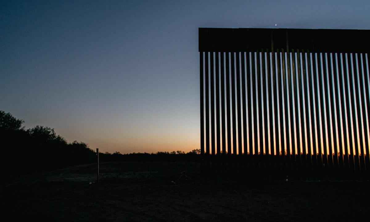 Texas constrói seu próprio 'muro' na fronteira com o México - Brandon Bell/GETTY IMAGES AMÉRICA DO NORTE/AFP