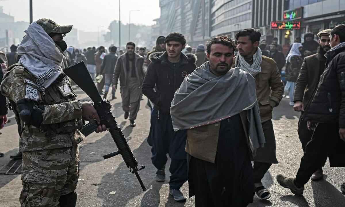Após chegada do Talibã, 43% dos veículos de imprensa afegãos foram fechados - Mohd RASFAN / AFP