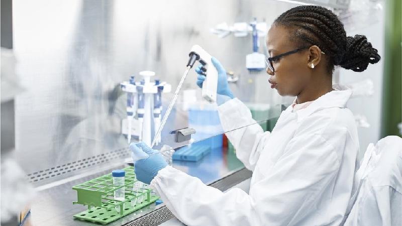 Covid: cientistas avaliam possível elo entre surgimento de variante ômicron e HIV não tratado - Getty Images