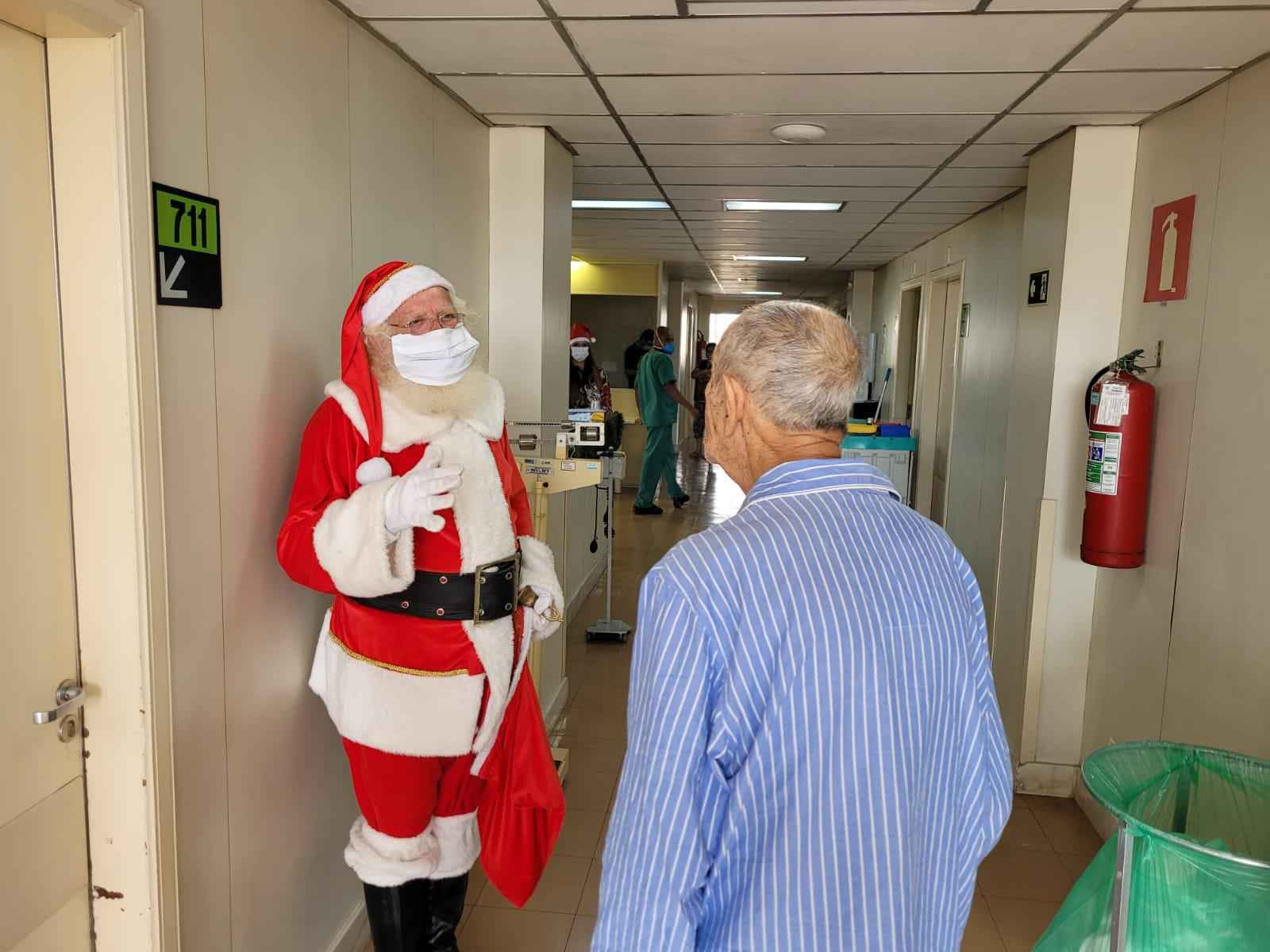 Hospital promove ação beneficente com direito a visita do Papai Noel - Ailson Santos/Hospital Socor