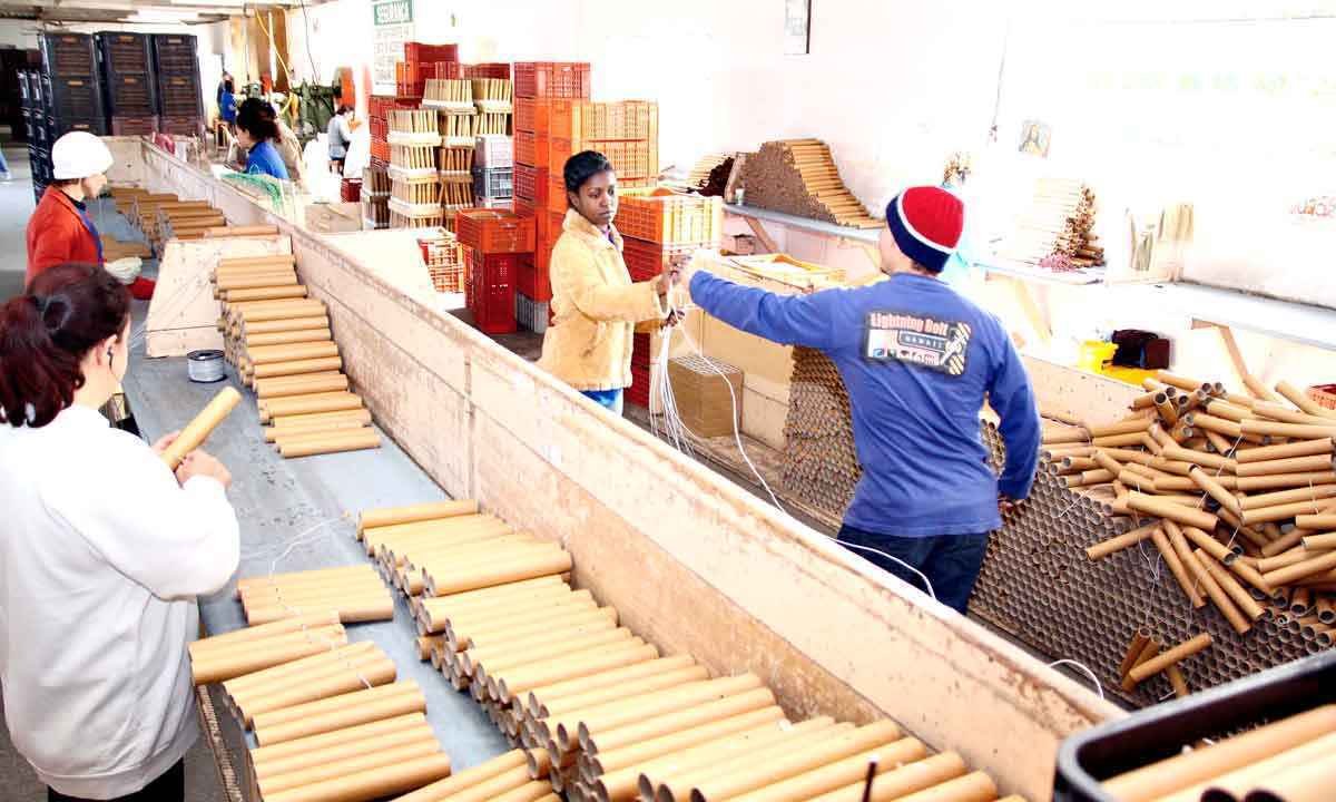 Indústria teme perda na produção com proibição de fogos de artifício - Nando Oliveira/Esp. EM/D.A Press - 14/6/10