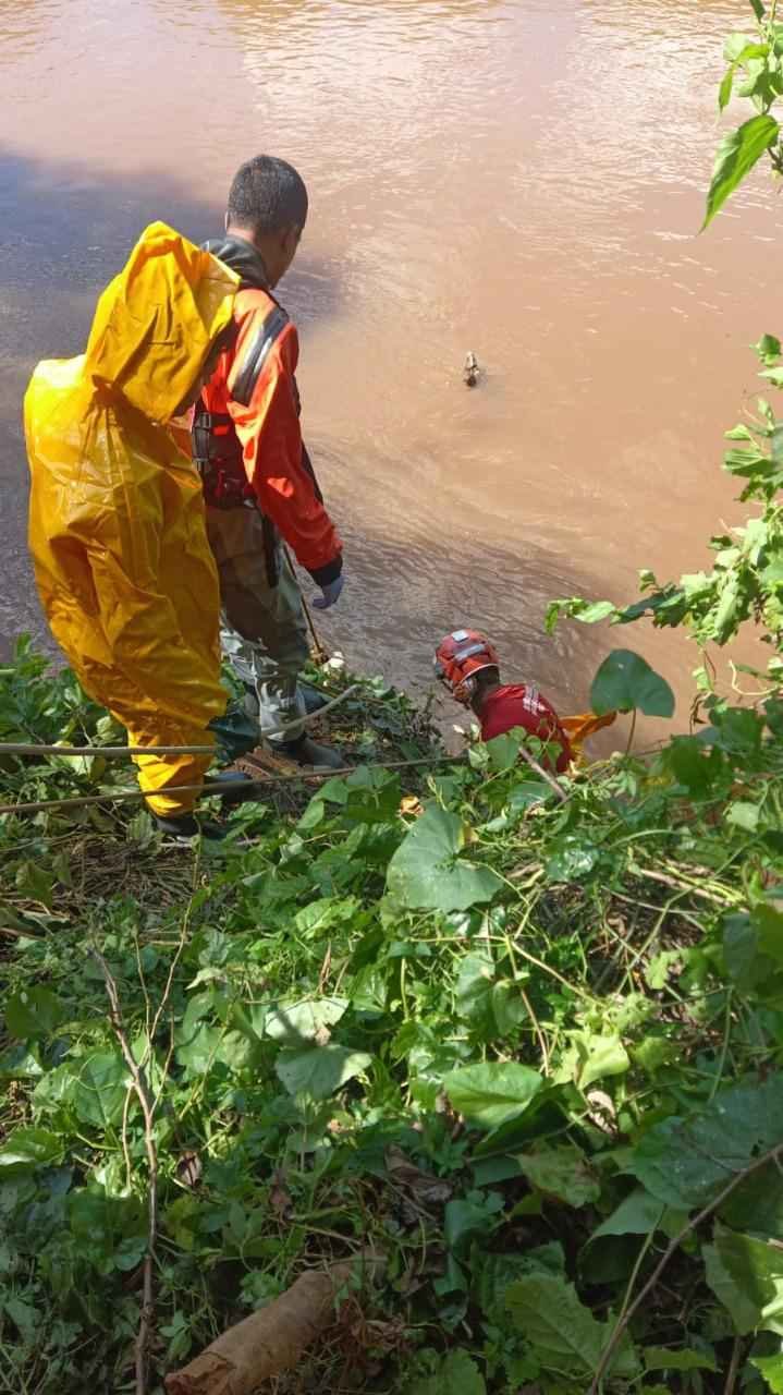 Corpo de homem é encontrado boiando dentro de rio em Sabará - Divulgação/Corpo de Bombeiros de Minas Gerais