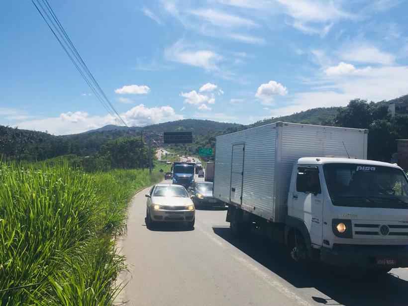 Volta do Natal na BR-381 tem lentidão de 20 km e manobras arriscadas - Edésio Ferreira/EM/D.A.Press