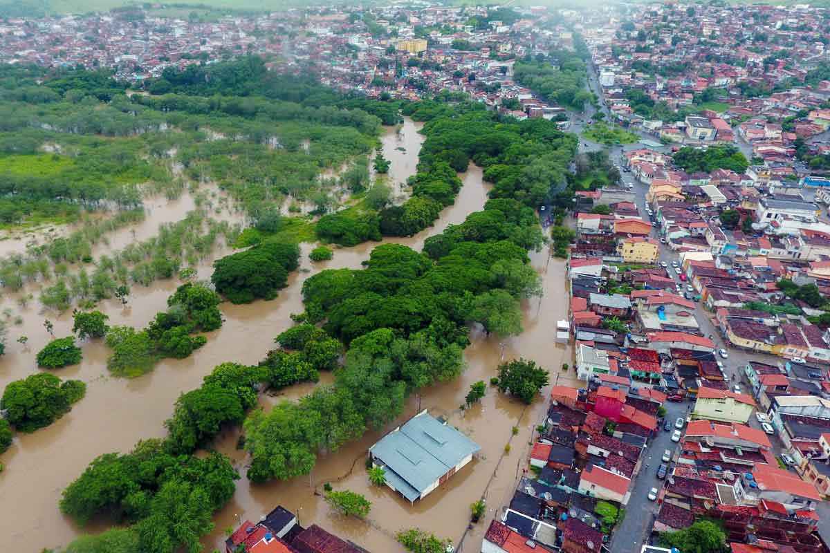Chuvas já atingem mais  de 470 mil pessoas na BA - Manuella Luana/AFP