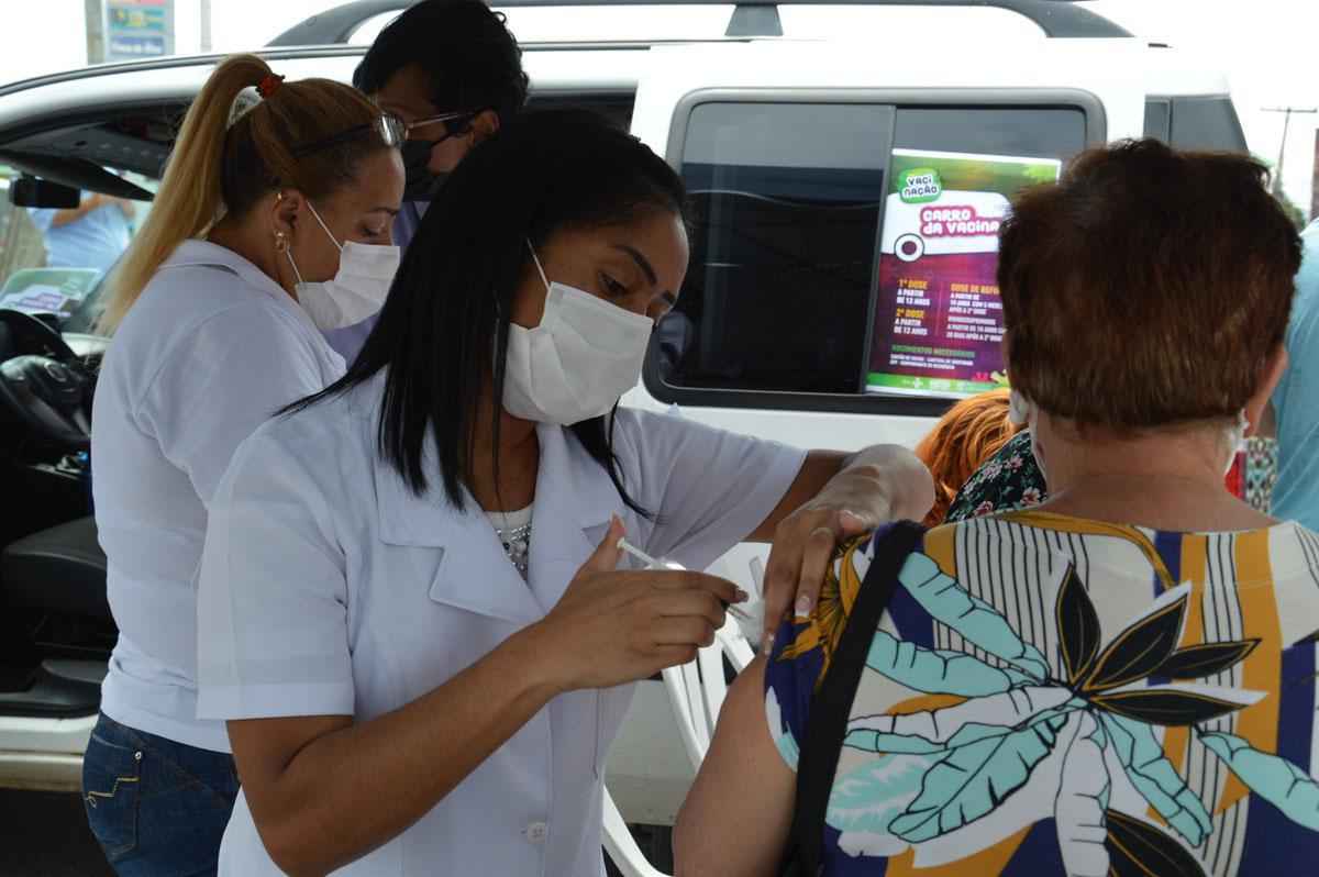 Carro da Vacina contra COVID-19 chega a mais duas regionais em Contagem - Elias Ramos/PMC