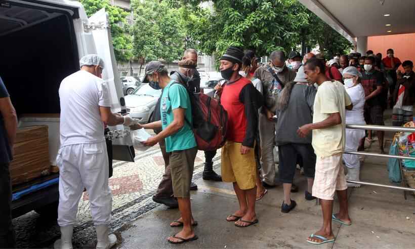 Restaurante Popular em BH distribui almoço para a população de rua - Jair Amaral/EM/D.A Press
