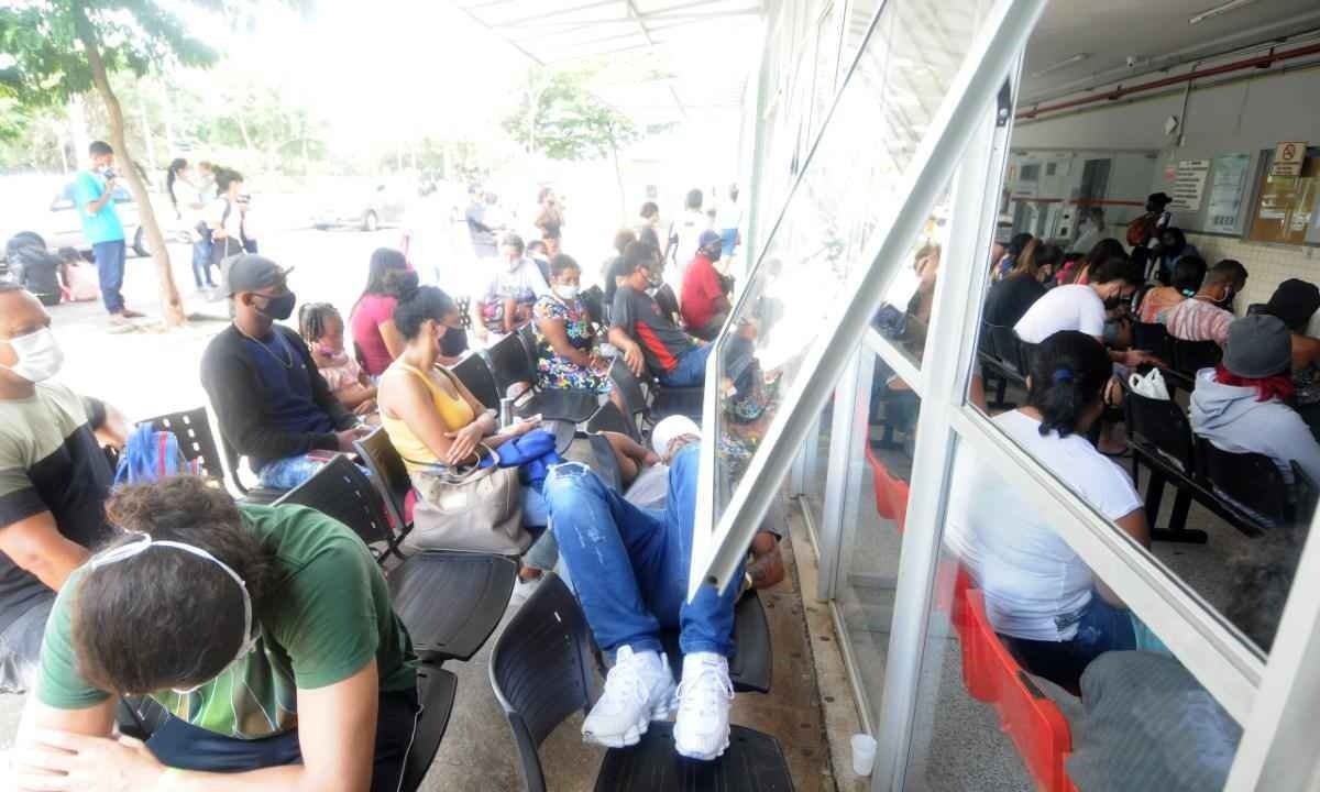 Crianças e idosos sofrem mais de 8h em UPAs e hospitais lotados em BH - Leandro Couri/EM/D.A. Press