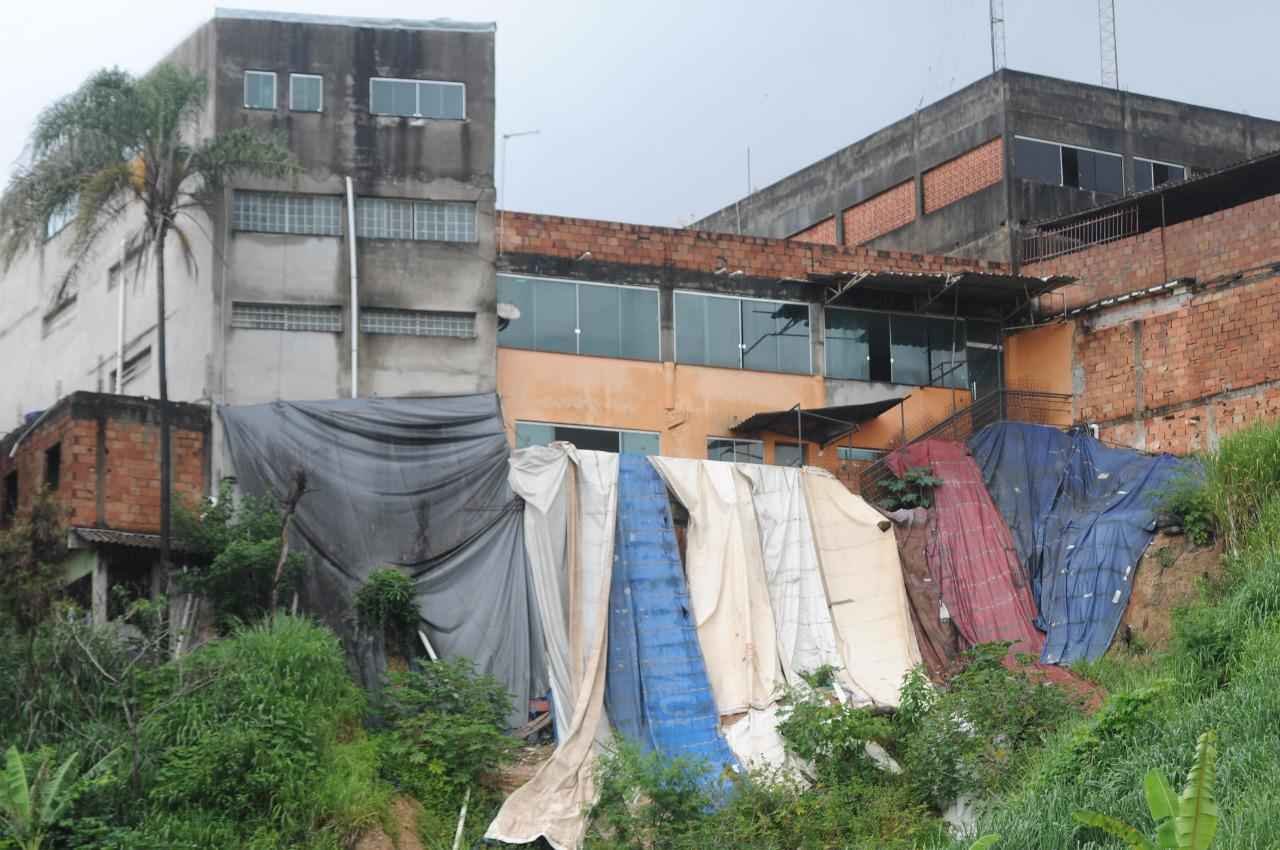 Famílias do Beco do Fagundes, em Betim, contestam laudo da Defesa Civil - Leandro Couri/EM/D.A Press