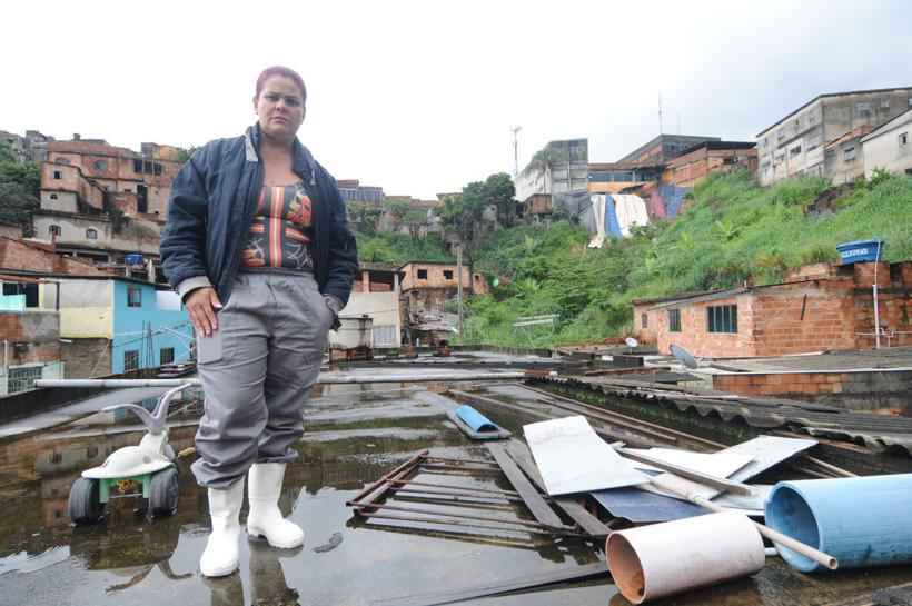 ''Morro, mas não saio daqui'', diz moradora do Beco dos Fagundes, em Betim - Leandro Couri/EM/D.A. Press