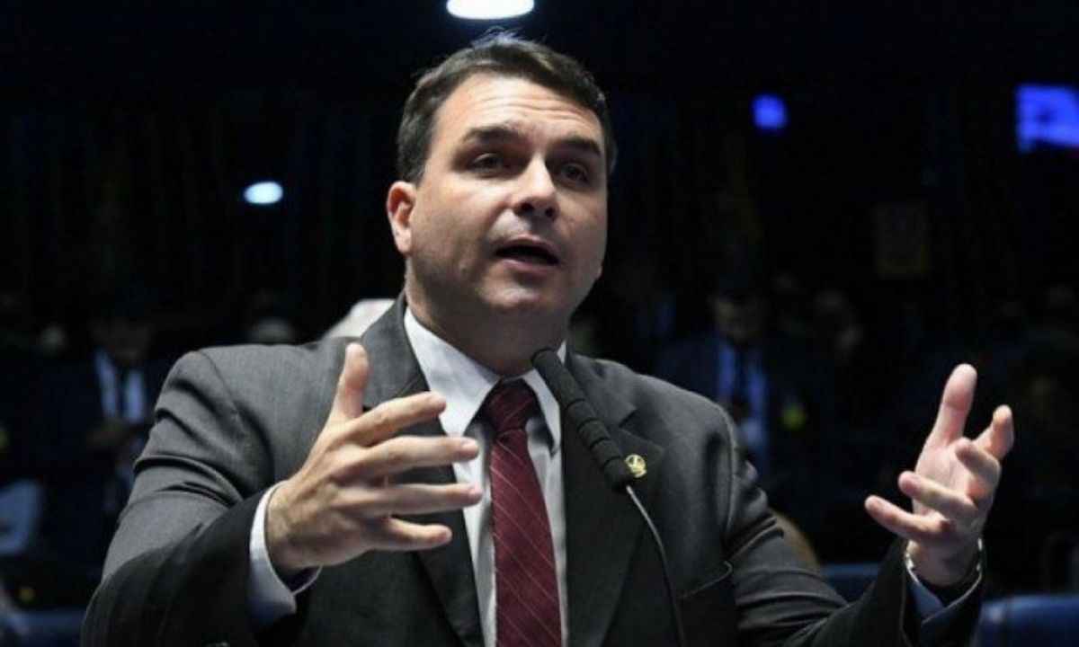 Flávio Bolsonaro diz que pai é 'vítima de mal amados que desejam sua morte" - Roque de Sá/Agencia Senado
