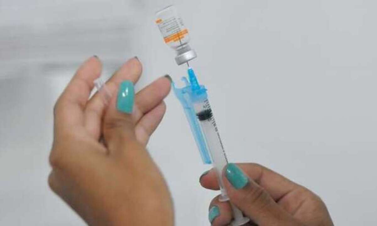 PBH esclarece sobre validade das vacinas Pfizer com data de 31 de dezembro - Alexandre Gusanshe/EM/DA Press