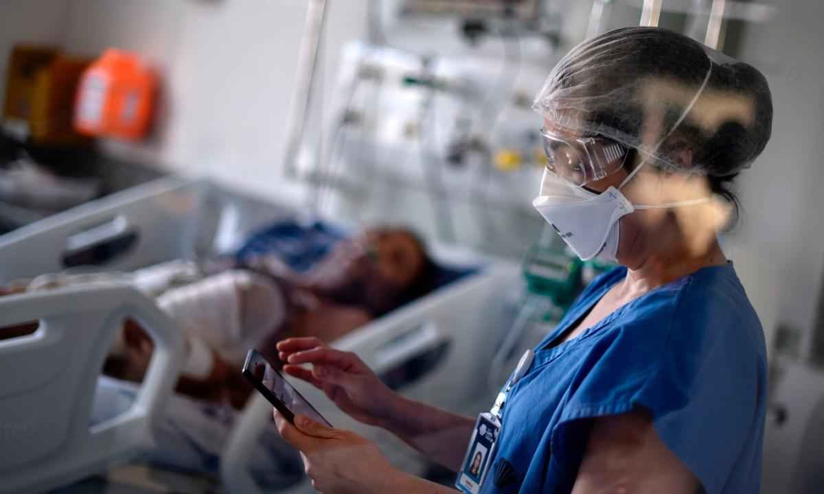 'Alerta máximo', diz infectologista depois de BH ficar no vermelho de novo - Douglas Magno/AFP 