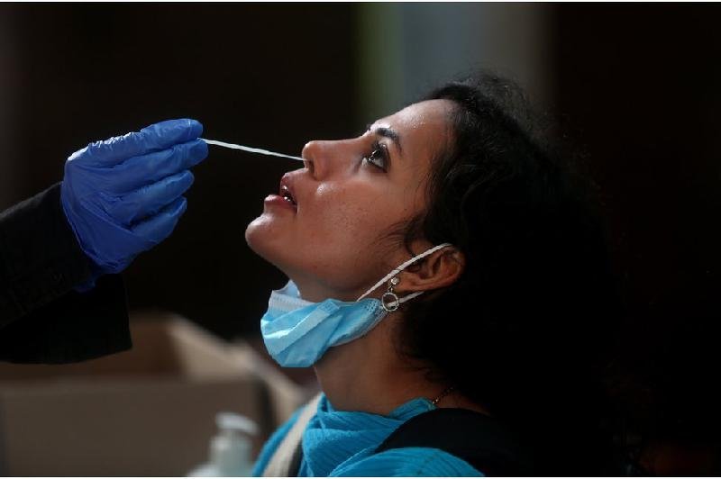 O que é a 'covid incidental' e que pistas nos dá sobre a variante ômicron - EPA