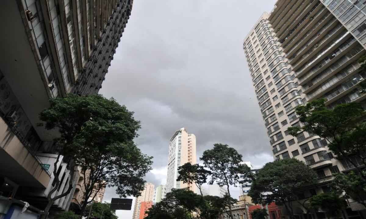 BH terá pancadas de chuva e tempo nublado nesta quarta-feira (5/1) - Alexandre Guzanshe/EM/D.A Press